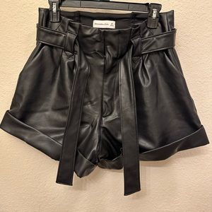 Abercrombie & Fitch - Vegan leather belted shorts SIZE M